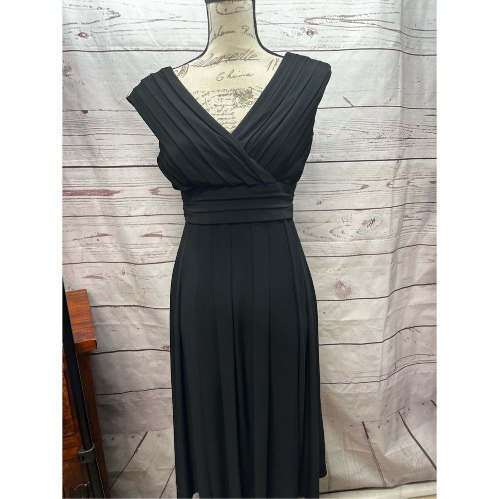 Jones New York Black V Neck Sleeveless Pleated Empire Waist Maxi‎ Dress Size 4